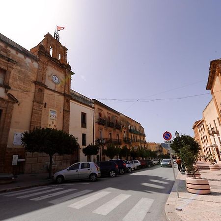 לינה וארוחת בוקר סמבוקה די סיצ'יליה Il Cortile Del Marchese Beccadelli מראה חיצוני תמונה