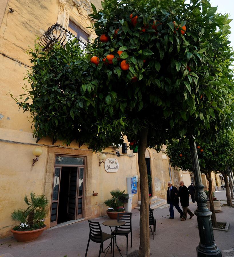 לינה וארוחת בוקר סמבוקה די סיצ'יליה Il Cortile Del Marchese Beccadelli מראה חיצוני תמונה